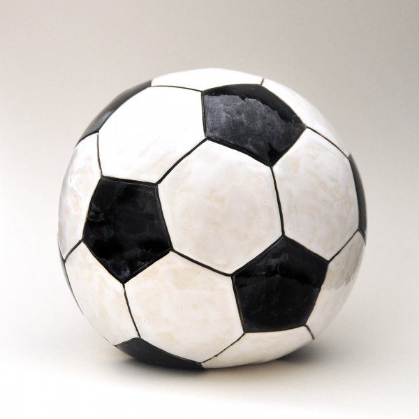 Футбольный мяч. Подарочная статуэтка в натуральную величину
