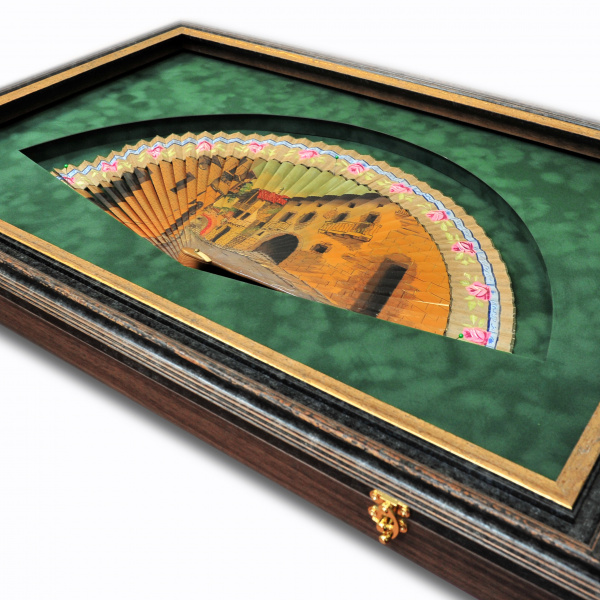 веер "испанская улочка", роспись по шелку, ручная авторская работа. большой короб-витрина