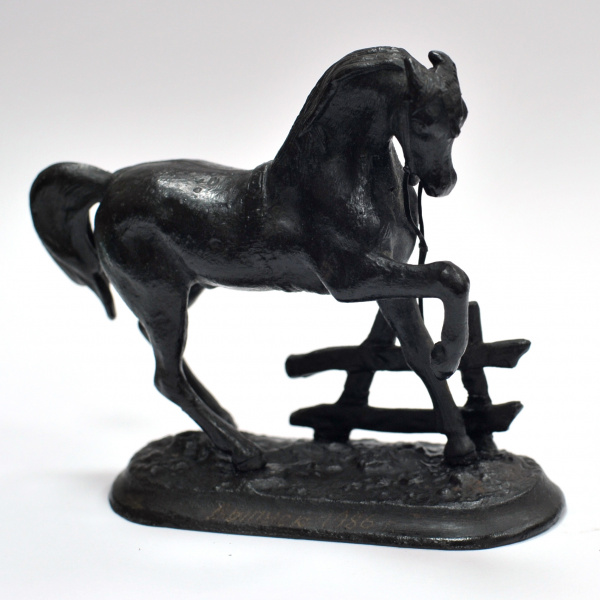 Конь у плетня. Куса, винтажная статуэтка Новые поступления конь у плетня. куса, винтажная статуэтка