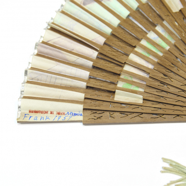 авторский веер с ручной раскраской. китай, 1957 год