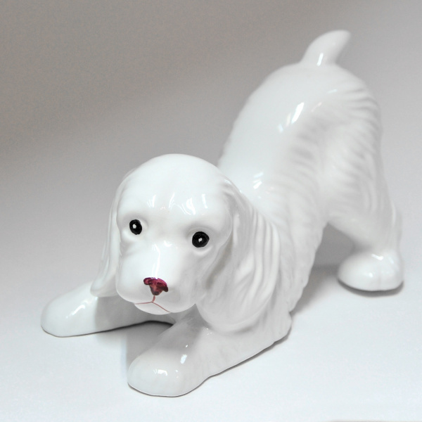 Белая собачка, крупная фарфоровая фигурка