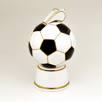 Футбольный мяч со свистком. Фарфоровая статуэтка