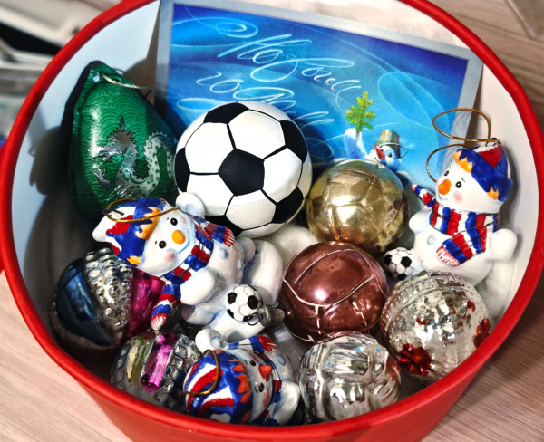 Футбол: советские новогодние игрушки  подарки на Новый год 2024 футбол: советские новогодние игрушки