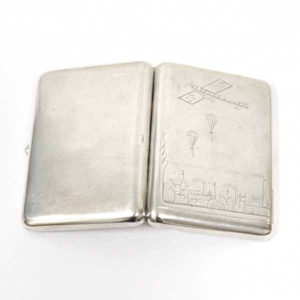 Уникальный, серебряный портсигар. Авиация и парашютизм в СССР Авиация, воздухоплавание уникальный, серебряный портсигар. авиация и парашютизм в ссср