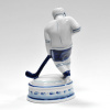 хоккей с шайбой. фарфоровая статуэтка, гжель