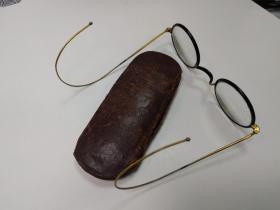 Старинные очки в оригинальном футляре, раритет