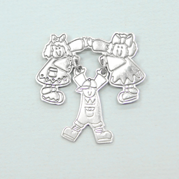 Детки на качелях, серебряная брошь