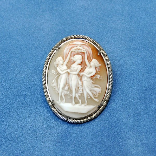 Антикварная камея "Три грации", в серебряной оправе