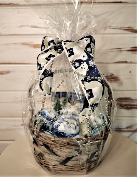 Белые медведи, шикарный набор елочных игрушек в корзине Белые медведи, шикарный набор елочных игрушек в корзине