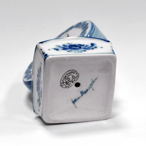 Хоккейная шайба. Фаянсовая статуэтка, Гжель Новые поступления хоккейная шайба. фаянсовая статуэтка, гжель