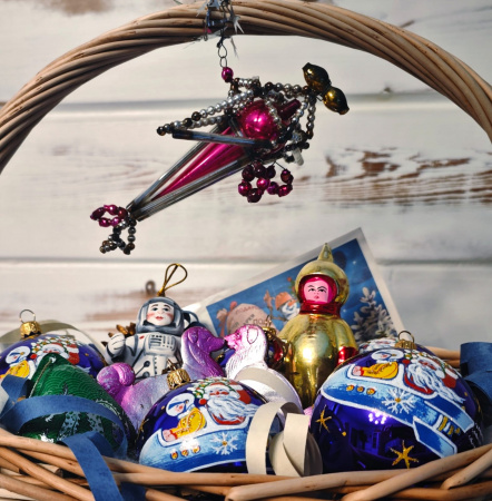 просто космос! набор новогодних игрушек в корзине