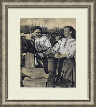 Колхозницы Днепропетровска празднуют Победу!  Колхозницы Днепропетровска празднуют Победу!