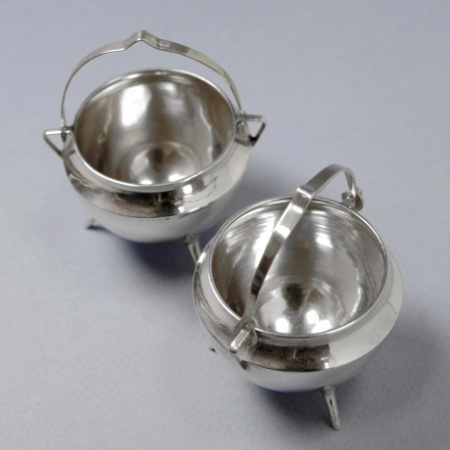 "котелки", парные антикварные серебряные солонки