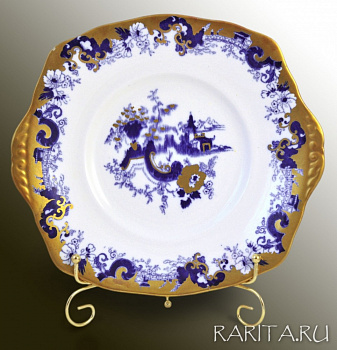 Старинное овальное блюдо "Пагода в цветущем саду"