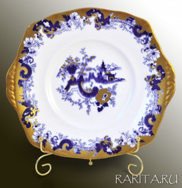 Старинное овальное блюдо "Пагода в цветущем саду"