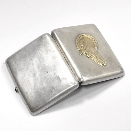 лошадь с подковой. уникальный серебряный портсигар времен раннего ссср (1920-1930 гг.)