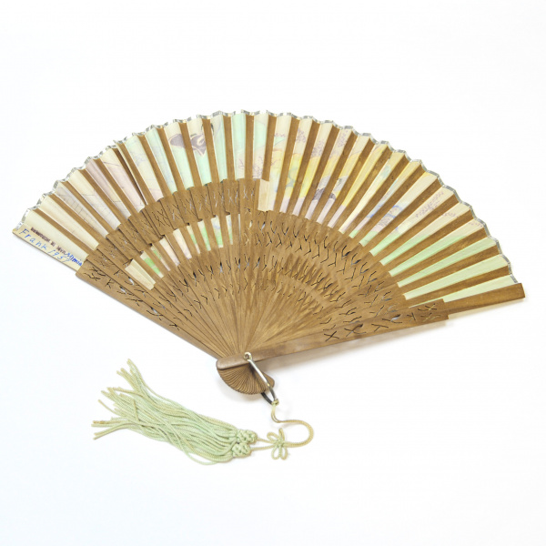 авторский веер с ручной раскраской. китай, 1957 год