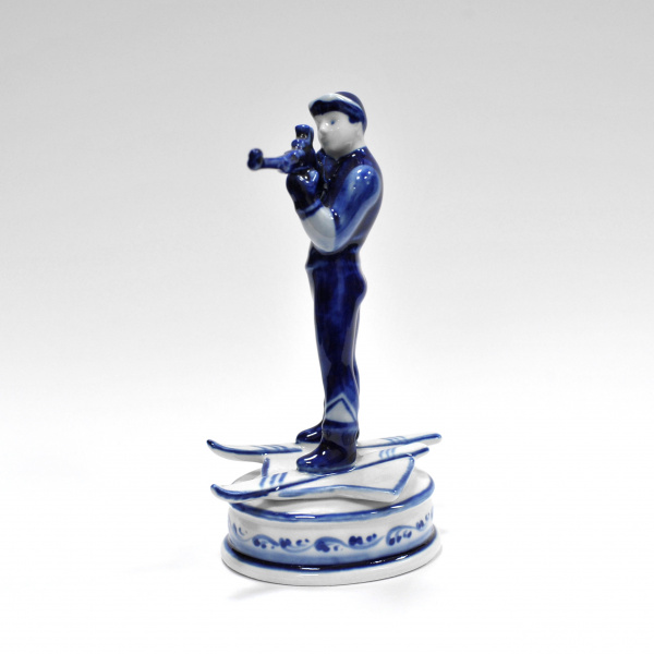 Биатлонист. Фарфоровая статуэтка, Гжель Биатлонист. Фарфоровая статуэтка, Гжель