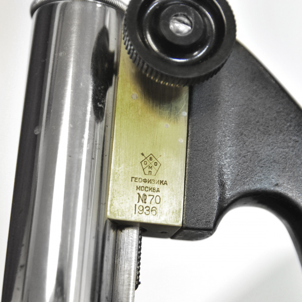 лампа с антикварным микроскопом. дизайнерский светильник