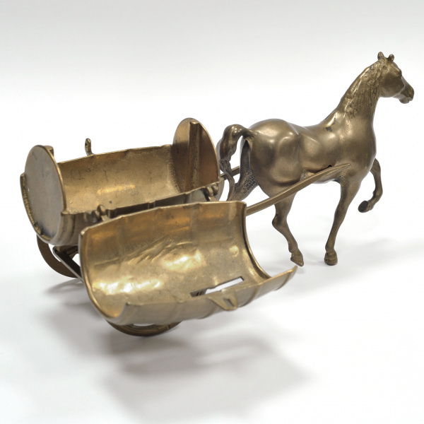лошадь, везущая пивную бочку. старинная бронзовая копилка