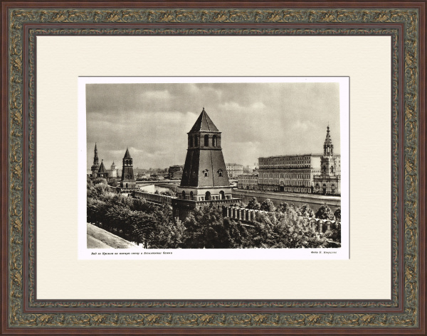 Вид из Кремля на Безымянные башни и южную стену. Фотография 1947 года Вид из Кремля на Безымянные башни и южную стену. Фотография 1947 года