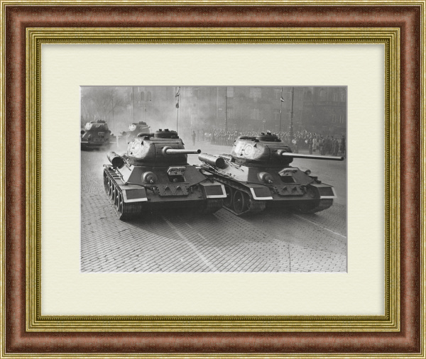 Военный парад 1950 г. по случаю освобождения Венгрии от немецкой окупации. Антикварная фотография