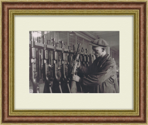 Ленинград в Великую Отечественную войну: готовые пистолеты-пулеметы на заводе. Фото ТАСС, 1941 год