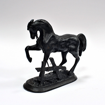 Конь у плетня. Куса, винтажная статуэтка Конь у плетня. Куса, винтажная статуэтка