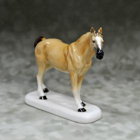 Конь, фарфоровая статуэтка