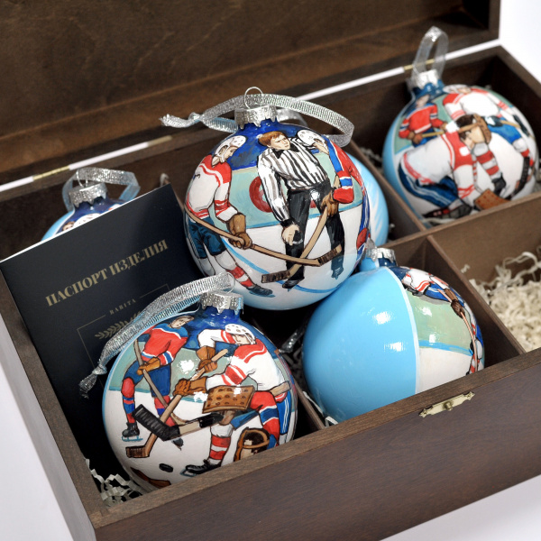 Советский хоккей. Коллекционный набор елочных шаров с ручной росписью Новые поступления советский хоккей. коллекционный набор елочных шаров с ручной росписью