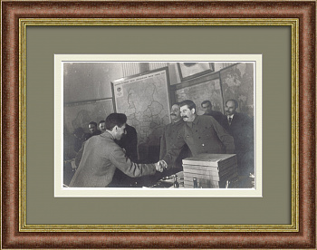 И.Сталин и Мацак Папян, прием делегации Армении в Кремле. Антикварная фотография