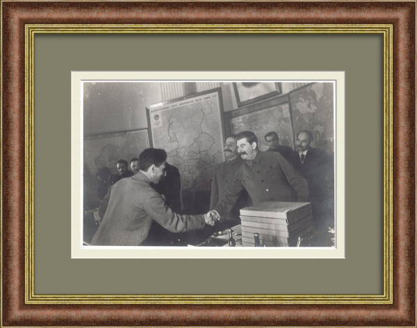 И.Сталин и Мацак Папян, прием делегации Армении в Кремле. Антикварная фотография