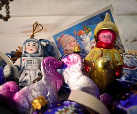 просто космос! набор новогодних игрушек в корзине