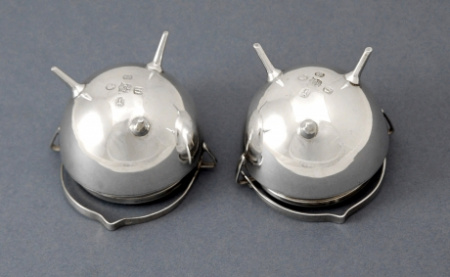 "котелки", парные антикварные серебряные солонки